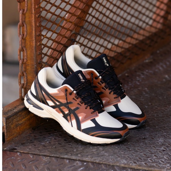 VANILLA AND BLACKGEL-TERRAIN ASICS